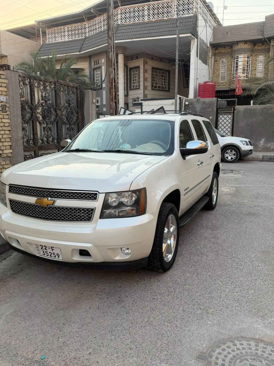 السلام عليكم تاهو ltz اعلى فئه بالتاهو كلش السياره فول الفول كفاله عامة حته الدعاميات السياره بالحقيقه احلى من الصور بهواي جاهزه على اخر حبه من تايرات وغيرها ماناقصها برغي كلش لو صدفي وداخل بيجي السياره كلش حلوه 
مكان السياره البصرة حي الاساتذه 
الهاتف : *********** 
السعر ٢٩٠ ورقه وبيه مجال بسيط

