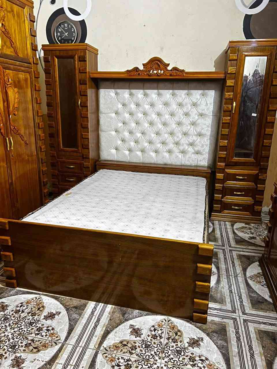 بسم الله الرحمن الرحيم
سلام عليكم
غرفه اخشاب للبيع صاج داخل وخارج غرفه نضيفه لسعر 850 وبيهة مجال
 الرقم ***********
