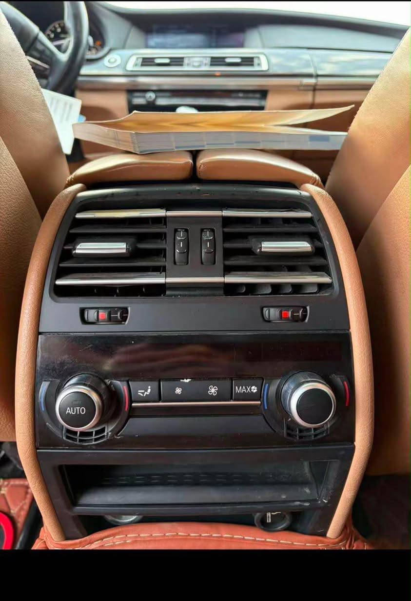 Bmw_2011_750
فول فول مواسفەتات ناو قەیسی سیارە لە دوبەی هاتوە هەتا ئیستا یەک دەستە سیارەکە بئ سبخە کلینە  گیر مکینە هەموو گیانی بەشەرتە شوین قەلادزئ
*********** شمشمل, السليمانية

