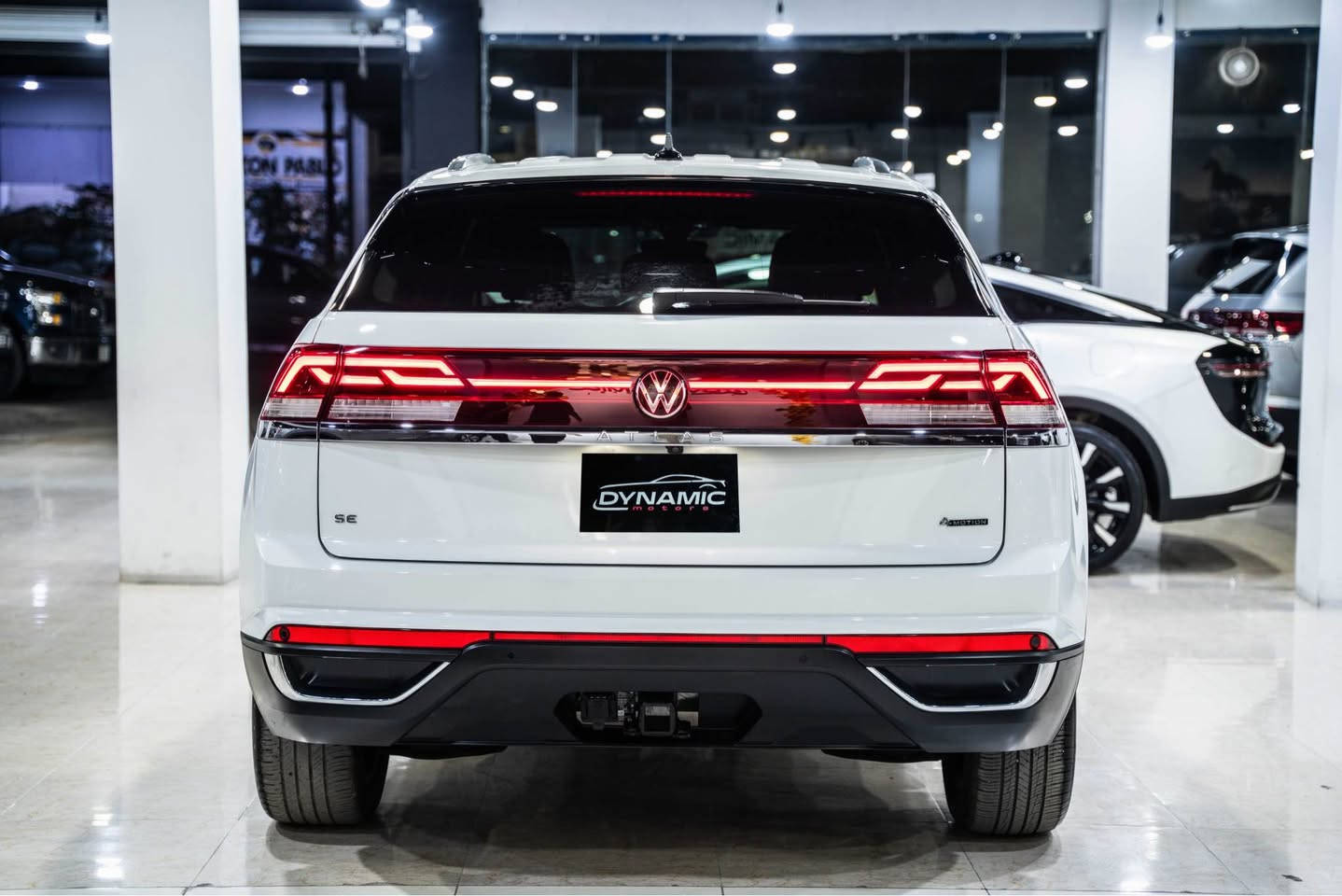 2024 VOLKSWAGEN ATLAS, CROSS SPORT 2.0T SE TECHNOLOGY
موديل :2024
مواصفات : SE
محرك : 4 سلندر
وارد : امريكي
عداد : 32,000ميل
صبغ : ٢ كلير امريكي  فقط 
رقم : ( موقط) ( كاتي)
ناونيشان هةولير جادةي حديد و خشب پيشنگاي دايناميك موتورز
بو زانياري زياتر پةيوةندي بكةن بة وتس اب
*********** أربيل, العراق

نص مكتوب في الصور:
- bid.cars AWD 2.0L 4 cyl. 269HP 50 384 km 2024 VOLKSWAGEN ATLAS, CROSS SPORT 2.0T SE W/TECHNOLOGY 1V2HE2CA2RC218049 0-43076502 IAAI Location: Chicago-South (IL) Shipping from: Indianapolis (IN) Seller: Progressive Casualty Insurance Sale Document: Salvage (Illinois) Sales History 1 Similar archival offers You are watching archived offer. Auction ended on Tuesday, October 21, 2025. Tuesday, October 21, 2025 15 Photos