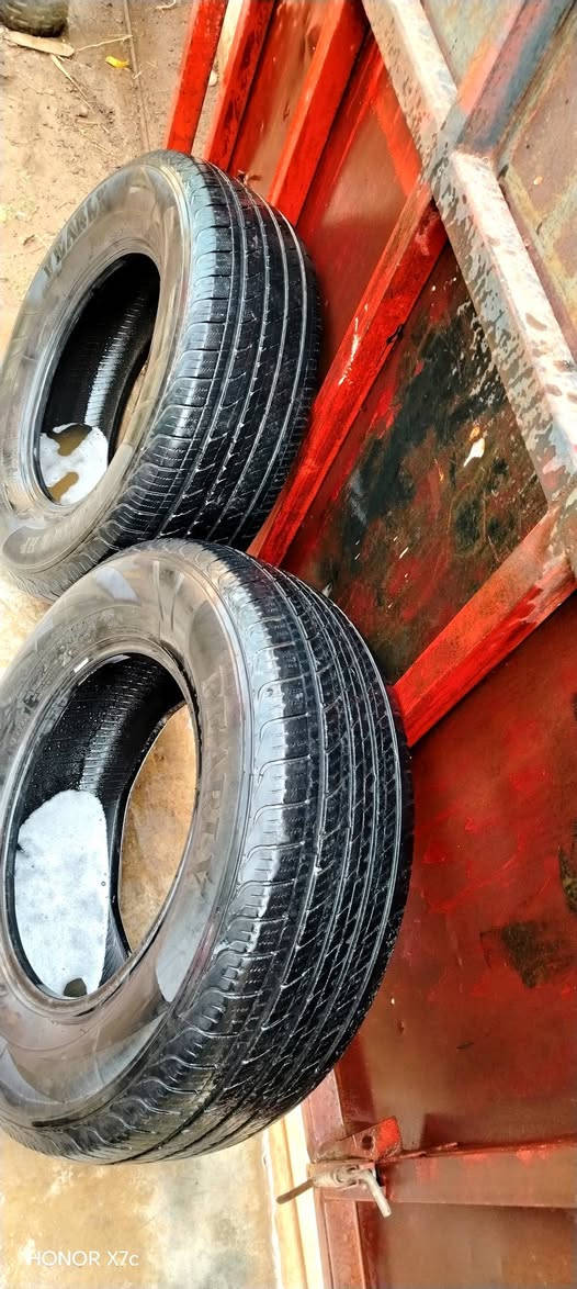 زوج تايرات • نظافة ٧٠٪ • فور ويل