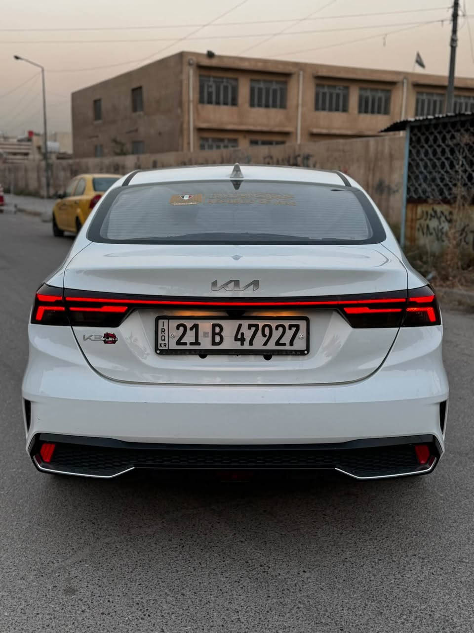 سلام عليكم للبيع k3 خليجي
كفاله عامه من الضربه والصبغ والبارد 
السياره ع وضع الشركه 
فول مواصفات 
ماشيه 44 
كير مكينه كفاله 1500cc
رقم سليمانيه بأسمي
مكاني بغداد 
رقم ***********
السعر 133
