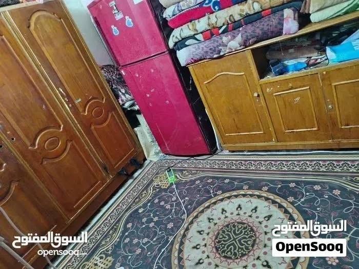 السلام عليكم بيت للبيع في البصرة حي الحسين الطاك شارع مركز شرطة الفراهيدي البيت مساحه 100 بناء قديم داخل فرع البيت طابو صرف ملك البيت البيت بي غرفتين و ديوانيه و صاله و مطبخ و مخزن و تواليت وحمام واحد البيت سعره 65 مليون و بي مجال للطيبين 
***********
