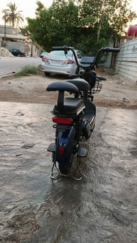 دراجة شحن للبيع نضيفة وكلشي ما بيهة سعر الدراجة 375وبيهة مجال077639493...