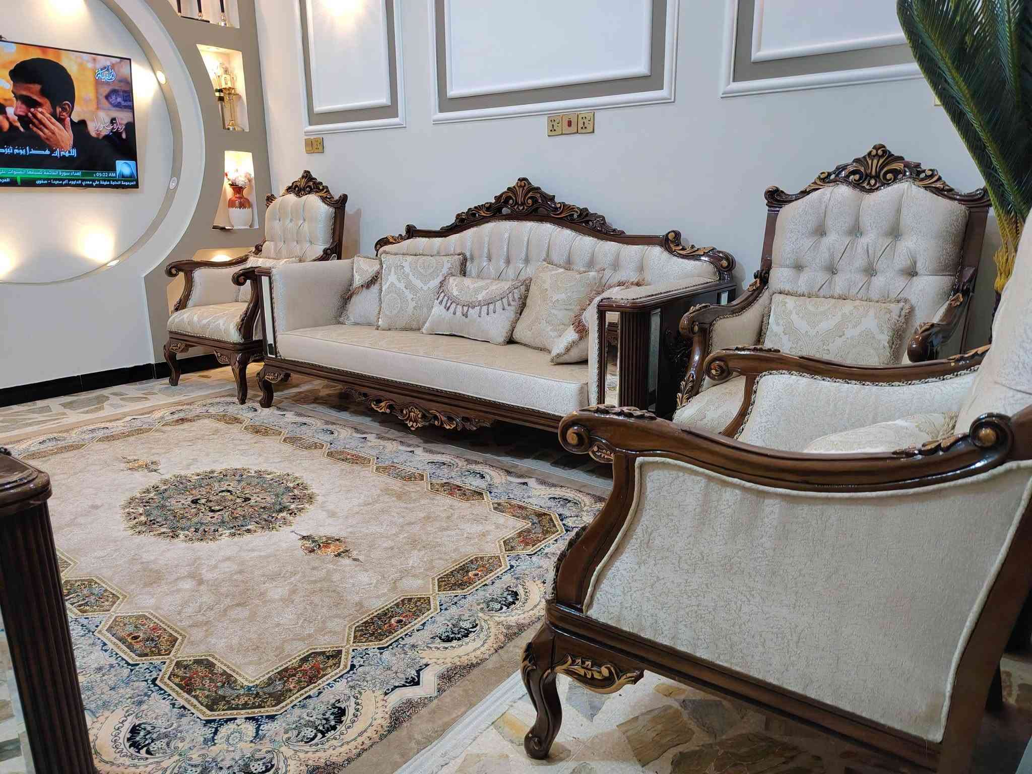 تخم زان ملكي تركي اخو الجديد موديل حديث 10 مقاعد العنوان بغداد مدينه الصدر للاستفسار خاص او الاتصال بالرقم ***********
