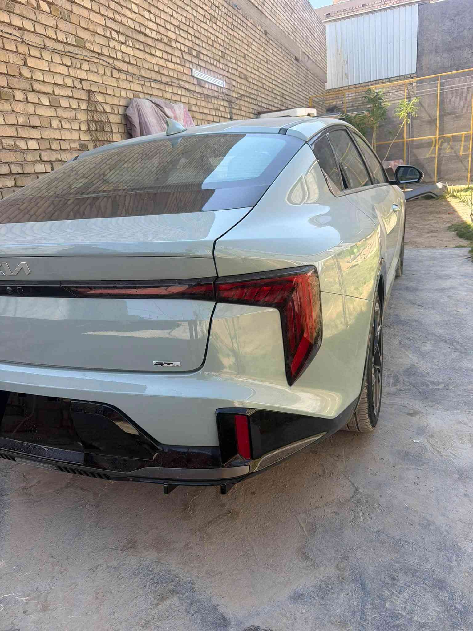 السلام عليكم
K4 2025 GT Line وارد امريكي 
الضرر تبديل بنيد 
بدون رقم 
فول مواصفات 
بصمه 
تشغيل عن بعد 
بونوراما 
كشنات كهرباء 
كشنات +جلد + تتفئه + تبريد 
شاشه دجتل 
رادارات امامي +خلفي + جانبي 
اشاير بل مري 
شحن لاسلكي 
لايت LED 
كشن خزن ميموري 
ماشيه 17 الف 
بعد مواصفات معروفة 
العنوان بغداد 
رقم الهاتف ***********
