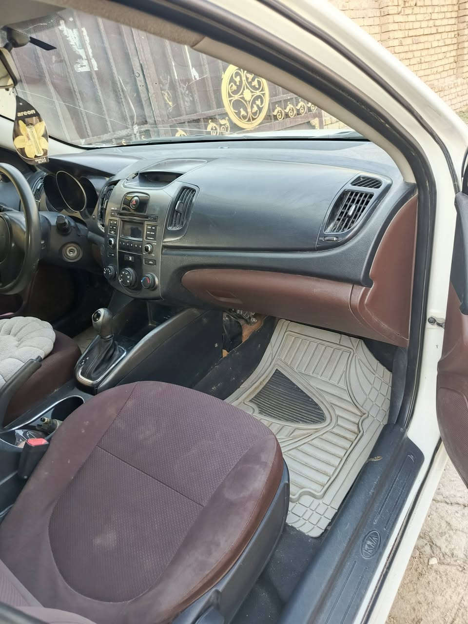 سيراتو موديل 11 خليجي رقم اربيل سنويه ساقطه سياره لا صبغ ولا ولا تبديل بيها بارد وبيها حالوب قليل كلش تخم تاير جديد باتري جديد حداديه سياره ويل كاب ماري شفط فاتحه لاي الزنون مكان السياره الديوانيه السعر 78 سياره مال جناي ***********
