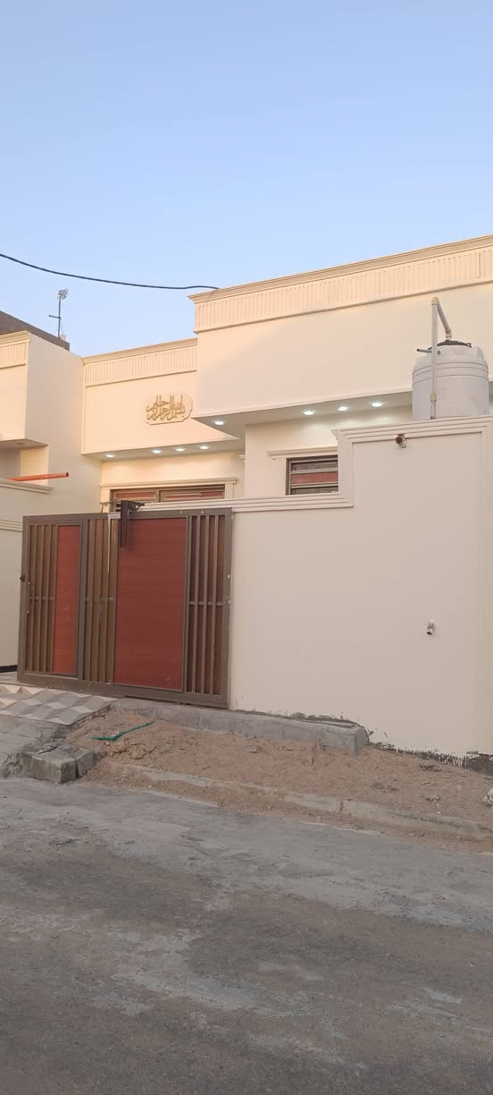 اللهم صلِّ على محمد وآل محمد
🏡 دار للبيع – عرصة ملك صرف (تحويل باسم المشتري)

📐 المساحة: 150 متر مربع

✨ مواصفات الدار:

- استقبال واسع

- غرفتا نوم

- صالة

- مطبخ

- صحيات داخلية وخارجية

- شغل درجة أولى

📍 الموقع: البصرة – أبو الخصيب – السبيليات الغربية

🔹 يقع على شارع مبلط بعرض 10 متر

🔹 متوفرة جميع الخدمات:

- ماء

- كهرباء

- مجاري

🔹 قريب من المدرسة والخدمات العامة

💰 السعر: 120 مليون دينار عراقي

📞 للاستفسار: ***********

🏢 نستقبل جميع العروض العقارية في أنحاء البصرة

بيع • شراء • تأجير • استثمار عقاري
