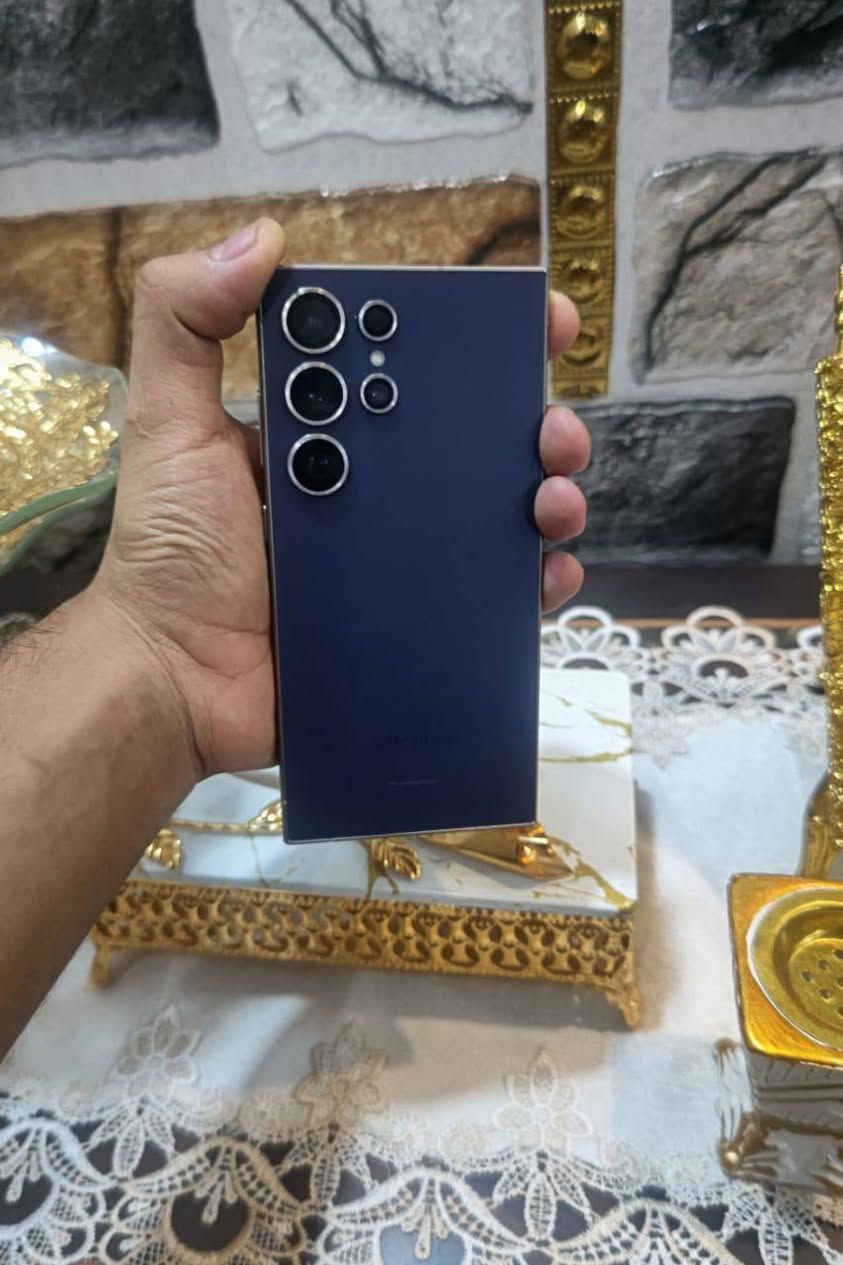 📱 Samsung S24 Ultra للبيع
| 256GB |  12+12GB Ram الذاكره 
🛑مقفول شريحه فقط 
📦 ملحقاته كرتونة وياه أصلية
💯 نظافة 100% - وضع شركة
📍 بغداد - مدينه الصدر 
💰650 وبي مجال بسيط 
رقم الهاتف ‏‪ تواصل واتساب ***********‬‏📞 ‏‪
