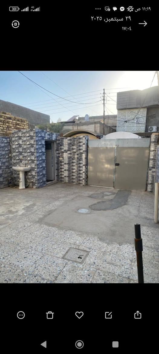 دار للايجار 

المساحه 120متر طابقين 

الموقع شارع 60 مقابل ادم مول يبعد عن الشارع 100متر 

سعر الايجار 350الف مع الماء والكهرباء على صاحب البيت وبدون دلالية 

ملاحظه /مطلوب عائله صغيره
  
للاستفسار الاتصال او واتساب  ***********
