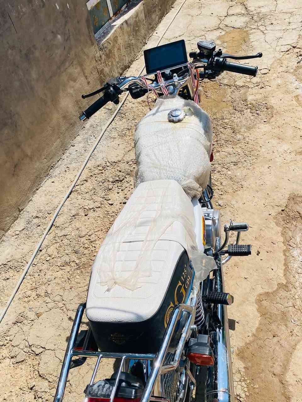 سلام عليكم  تايكر البيع سوالنك موديل 2026 صارلها شهر من طالعه من الوكيل نضيفه حيل ستفسار عل رقم مكاني جبلة رقمي وساب ***********. اوراق ستنساخ
