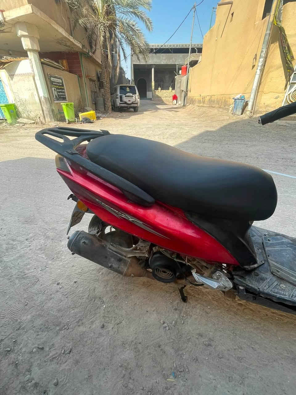 السلام عليكم : دراجه ماكس سكنس 🏍️
1محرك ياباني وليس صيني🚀
2شغاله هندر +سلف🔋
3كهربائيات شغاله بلكامل🔋
#العينه شغالع مع البانزين بس ربط فيشه
4صندوق شغاله مع قفال🔐
5سكان قفال بلكامل🔐
6تبديلت دهن جديده
7لايت عالي مع ناصي مع رماش💡
8تايرات جدد بلكامل 
9سعر الدراجه 325 مجال بصيط جدا
للاستفسار :***********
