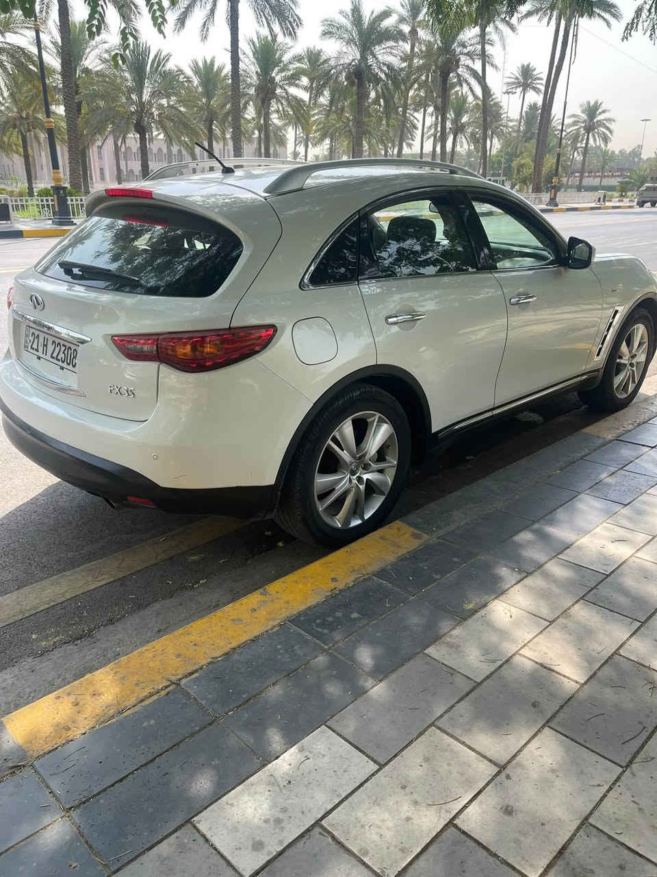 للبيع او مراوس
انفنتي fx35 موديل ٢٠١٢ خليجي فول الفول صبغ نص جاملغ امامي 

مواصفاتها فول 

كشنات تدفئه وتبريد 

دشبول نضيف وممزلخ 

شاشة تسلا شادلها 

صدر جديد امامي وخلفي  قبل شهر شديته 

بور ستيرن جديد 

سلف جديد 

راديتر جديد وكاله 

دبة مي جديده وكاله 

ويتر بم جديد 

ولف حماوه جديد 

تايرات تخم جديد قبل فتره شديته 

بلكات ومجاول ونوزلات وفيتم بم كلهم مديومات 

السياره خير من الله 

ماشية ١٤٢

رقمها سليمانيه وباسمي 

مكانها بغداد

السعر ١٣٥ 

***********

نص مكتوب في الصور:
- مول العراق
- بغداد, Iraq
