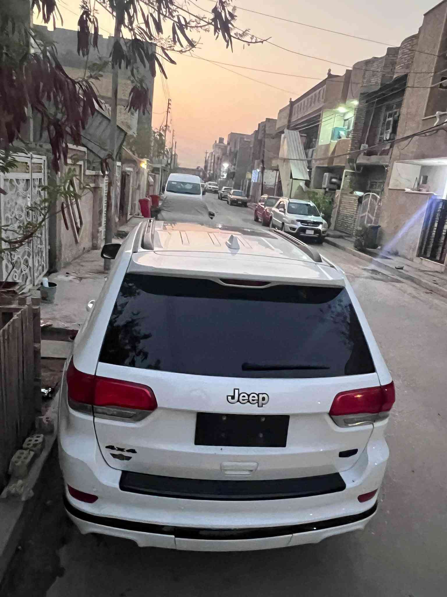 جيب سومات
موديل 20مرمزه 22 
مدفوع كمرك 
شرط 
السياره موصفاتها معروفه 
مكينه 8 سلندر 
بيها صبغ حزام بدون تكم وقناره اثر شخوط 
السعر 155 وبيها مجال ***********
