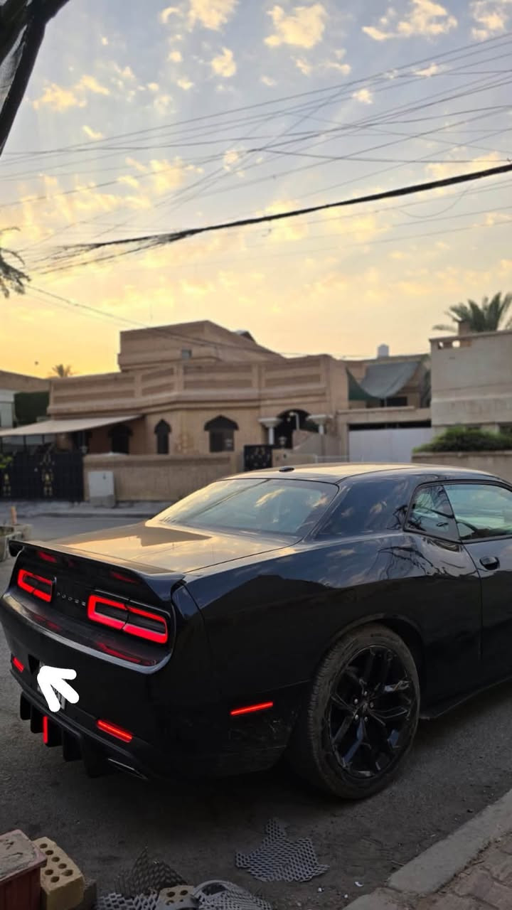 جالنجر 2018 sxt
دفع خلفي مو رباعي
حجم المكينه 3600 
سياره عليها ويل srt 
لحيه srt 
بنيد gt
سياره اني مرتبه وصارف عليها هواي
ممشه السياره 109 ميل
رقم اربيل باسمي
داخل احمر نظيف سياره كامله مكمله نقصها بس تعيد تغليف البنيد اسود طافي 
وصور الحادث مرفقه بالمنشور 
السعر 135 وبيها مجال 
للاستفسار *********** احمد
