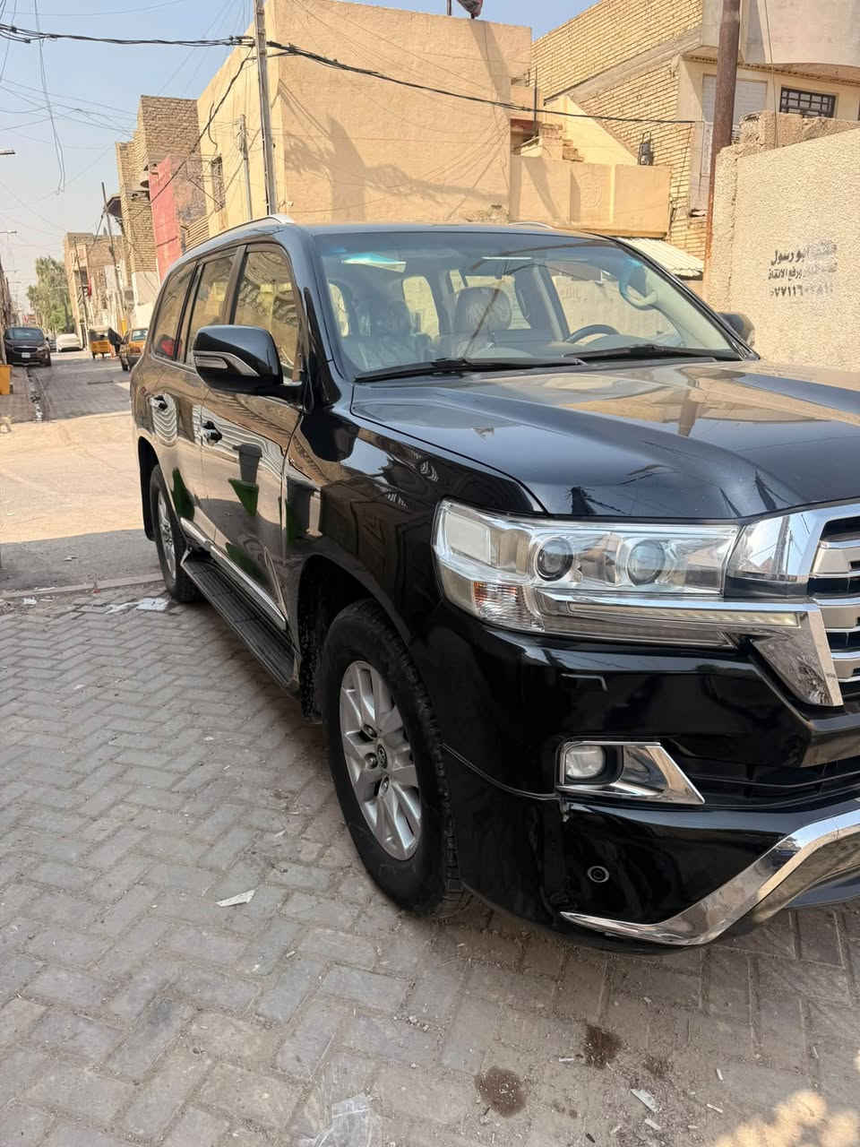 سلام عليكم
لاندكروزر 2018 بريم اصلي
فول مواصفات ماشية 87 سيارة جديدة مغلفة (PPF) رقم بغداد  مكان بغداد السعر 430 
***********
