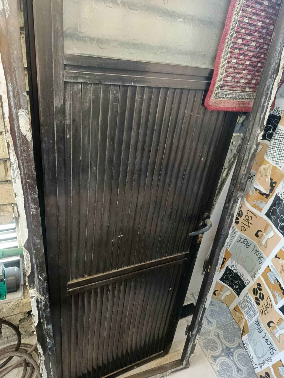 السلام عليكم 
باب حمام المنيوم مستعمل الطول 180 والعرض 75 السعر 65 وبيه مجال للشراي مكاني بغداد الغزالية 
للتواصل واتساب ‏‪***********‬‏
