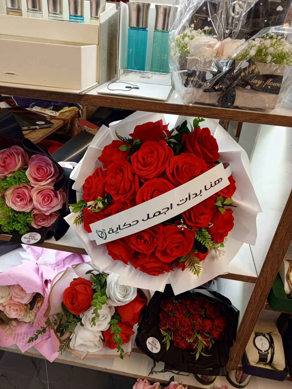 شغلنا باقات ورد خطوبة ❤️
بسعر ٢٥ ألف مع شريط العبارة  ❤️
ومتوفر باسعار مناسبة 🫰 
متوفر باقات ورد و عطور و  هدايا لكل المناسبات❤️
هدايا رويال 🩷 
موقعنا الطارمية / شارع الشهداء/ مجاور ازياء برعي 
***********
