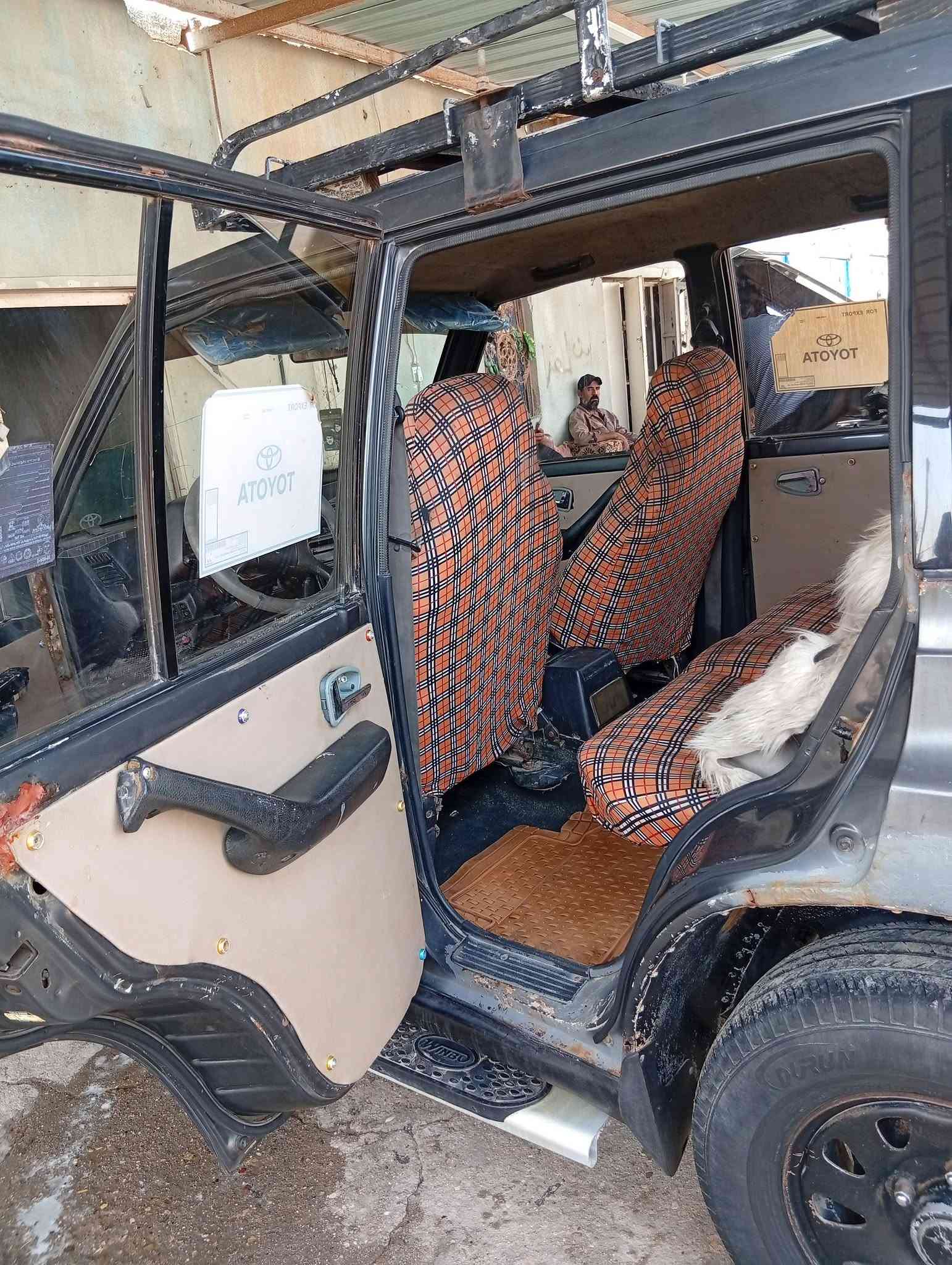 *🚙 للبيع سوزوكي فيتارا دبل قمارة - موديل 1993 🚙*
اللون: رصاصي رمادي
رقم السيارة: ميسان الماني
السنوية: كارتونية منتهية

*التفاصيل:*
المحرك 4 سلندر ونجي - بيه خيط بخار بسيط
بيها باب السايق مبدل
البدي: شوف العين، نظافة جيدة
البيع: ابيع اصوليات وتحويل مضمون

*السعر:* 28 ورقة وبيها مجال للشراي الصدك

*العنوان:* البصرة - القرنة

*للاستفسار:*
واتساب: ***********
اتصال: ***********
