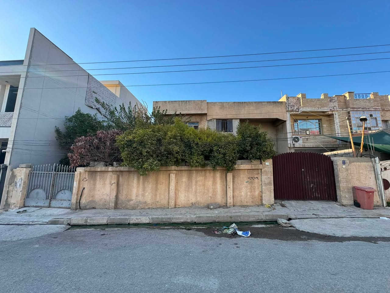 بسم الله والصلاة والسلام على رسول الله
عرض جديد….
دار للبيع 🏠🏠🏠🏠دار للبيع 
بمساحة 328 متر مربع 
الدار طابقين +مشتمل 
الدار فارغ تسليم فوري 
📍موقع الدار حي العربي قرب جامع الشهيد حسن 

للاستفسار اكثر التواصل على الارقام ***********/📞***********📞
