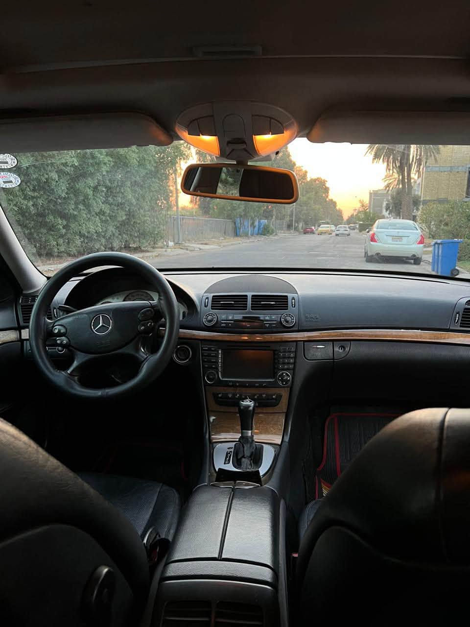 🔥 للبيع — مرسيدس W211 E350 | موديل 2008 🔥

🚘 أم عيون | قطعة مرغوبة ومميزة جداً

إذا تدور على W211 نظيفة، مواصفات حلوة وحالتها تفتح النفس، هاي السيارة تستاهل المشاهدة 👌

✨ المواصفات والتجهيزات:
🔹 محرك وكير مكفولات
🔹 كير 7 نمر
🔹 السيارة طيارة ما شاء الله 🚀
🔹 وضع البلادي
🔹 كشنات جلد
🔹 تبريد وتدفئة للكشنات ❄️🔥
🔹 تحكم كهربائي بالأبواب
🔹 فتحة سقف 🌤️
🔹 ستيرن تحكم كهربائي
🔹 صعود ذكي
🔹 نظام ترحيب
🔹 سماعات دمام 🔊
🔹 السيارة نظيفة كلش ✨
🔹 الصبغ بيها ربع جاملغ فقط — الأمامي الأيمن

💰 السعر: 150 ورقة

📍 بغداد — اليرموك
📞 للاستفسار: ***********

⭐ قطعة نادرة بهالنظافة وبهالمواصفات
🔥 للجادين فقط — 

╔══════════════════════╗
🚘 مرسيدس W211 E350 — 2008
✨ نظافة + مواصفات + مكفولة
╚══════════════════════╝

🤲 الله يرزق الجميع
