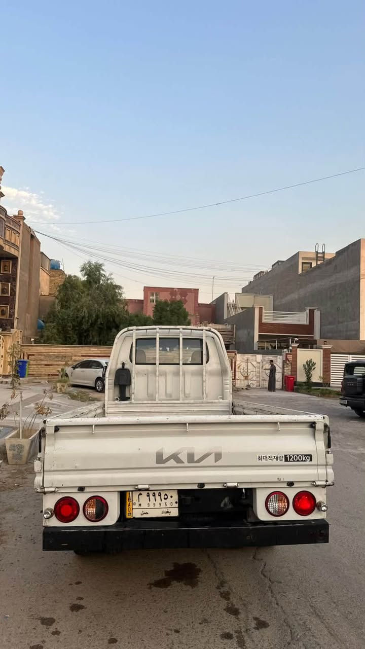 سلام عليكم
كيا بنكو فحل مفتوح 2018 للبيع 
رقم بغداد مشروع وطني  شرط تحويل 
سنوية لل 2028
مبدل بيها بنيد ودعامية اثر حادث بسيط 
كير محرك صدر مكفول 
رقم شاصي واضح 
تاير خلفي 14 
ماشيه 188 حقيقي
مكاني السياره بغداد 
السعر 128 ورقه وبيها مجال بسيط 
رقمي *********** واتساب
