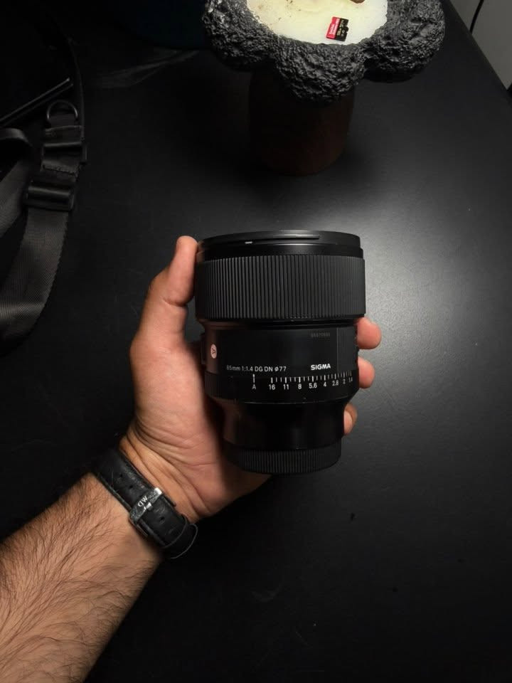 Sigma 85 F1.4
عدسة سيكما 85 فتحة 1.4 للكاميرات السوني 

عدسة نظيفة وجديدة، استخدام قليل وما بيها أي مشاكل.
مشتراة بشهر محرم.

تجي كاملة وياها الكارتونة، الغطاء، والهود، مثل ما موضح بالصور.

📞 للاستفسار عن السعر:

***********
