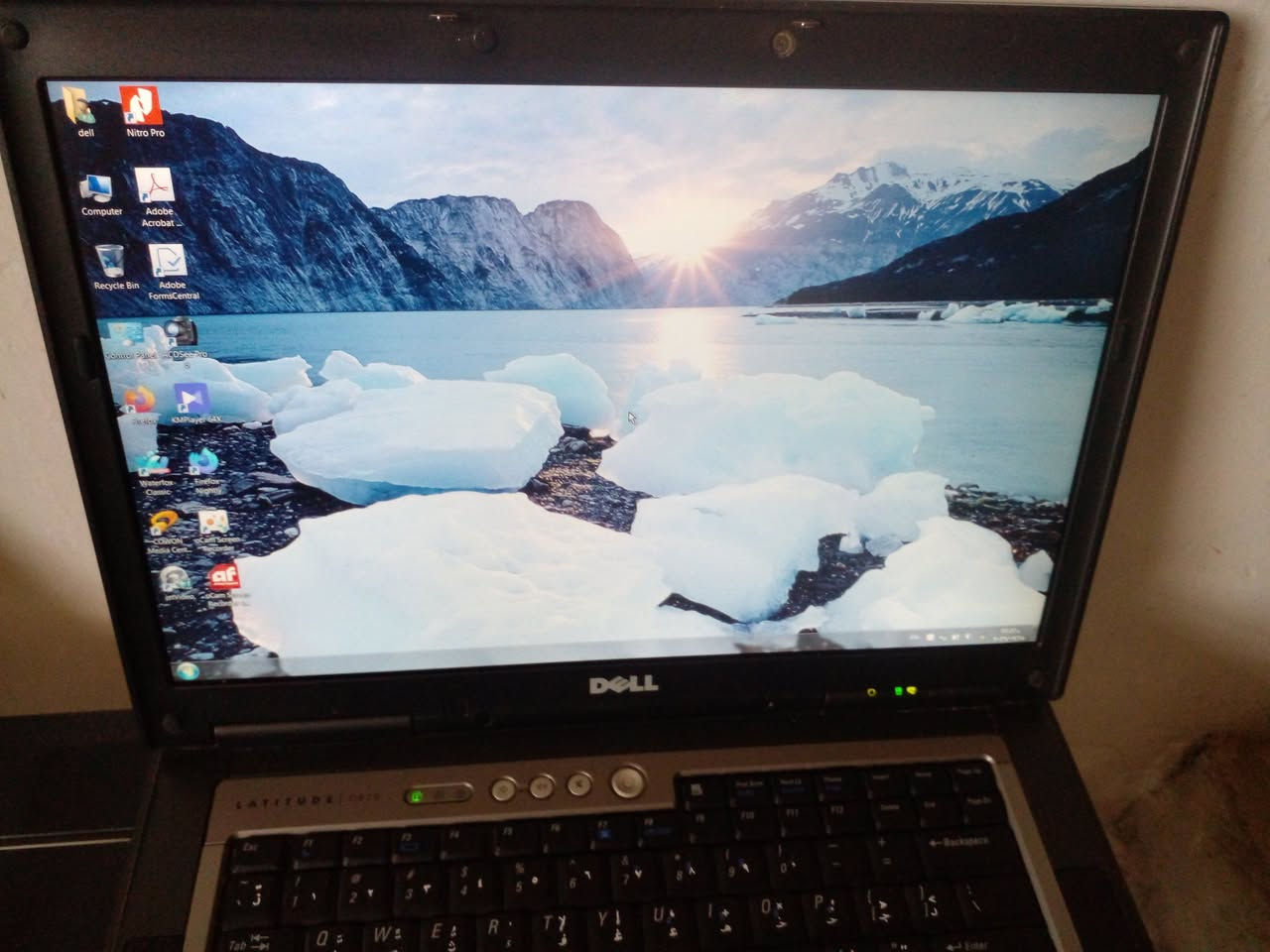 للبيع لابتوبات dell  عدد 3  شغالات بشكل جيد
لابتوب dell d830    عدد 2
معالج core 2  duo
رام      2G
 هارد 250G HDD
حجم شاشة 15.6
حالة البطارية واحدة جيدة والثانية تالفة
 لاببتوب   dell d610
 معالج بنتيوم 
رام   1G
هارد   40G HDD
حجم الشاشة   14
حالة البطارية تالفة  
لابتوبات تباع  مع شاحنة واحدة  سعر الكل  110 الف 
لايوجد توصيل  مكان بغداد شارع فلسطين ***********
