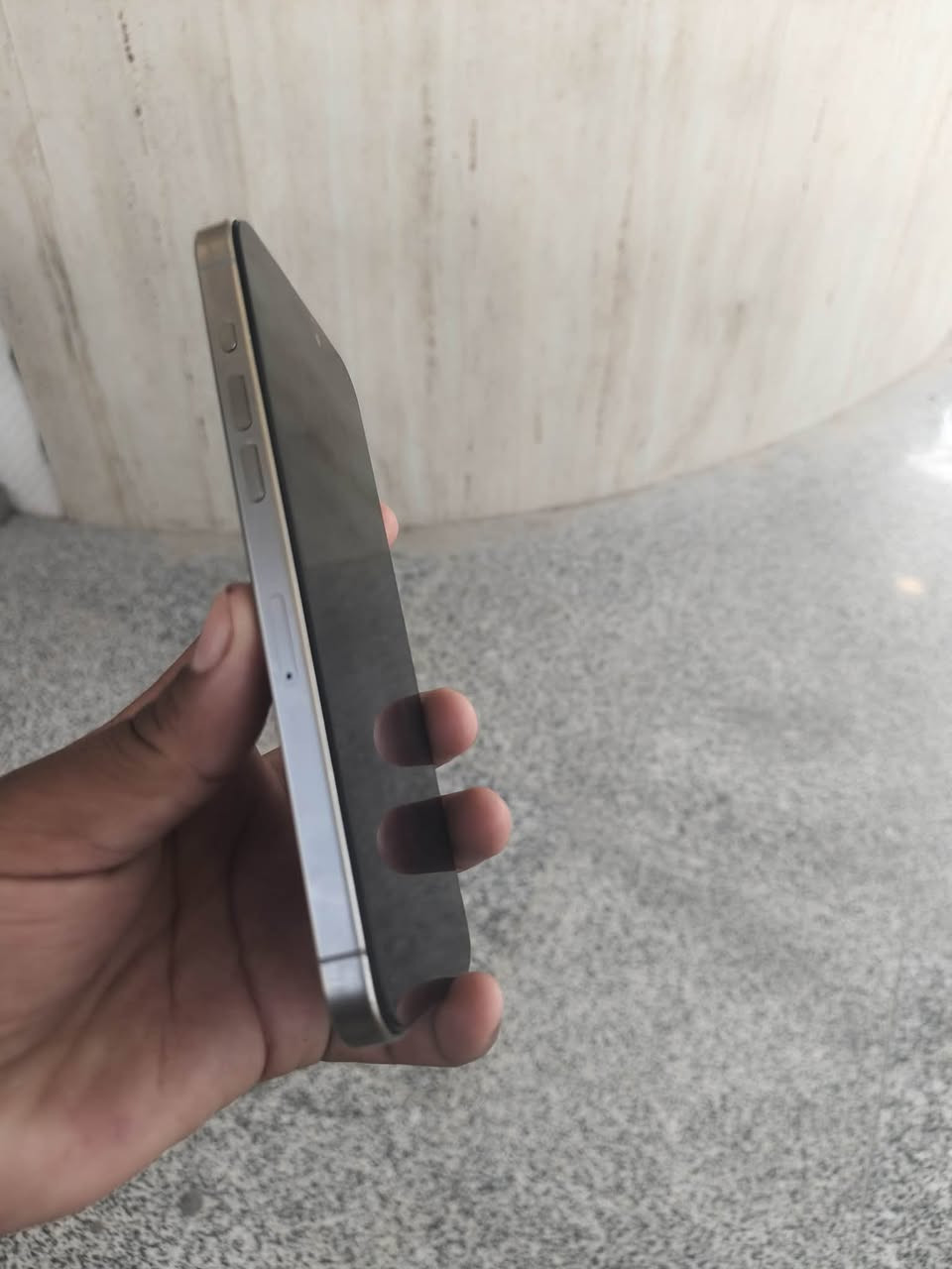 ايفون 15 برو ماكس • ٢٥٦ • شاشه مبدله