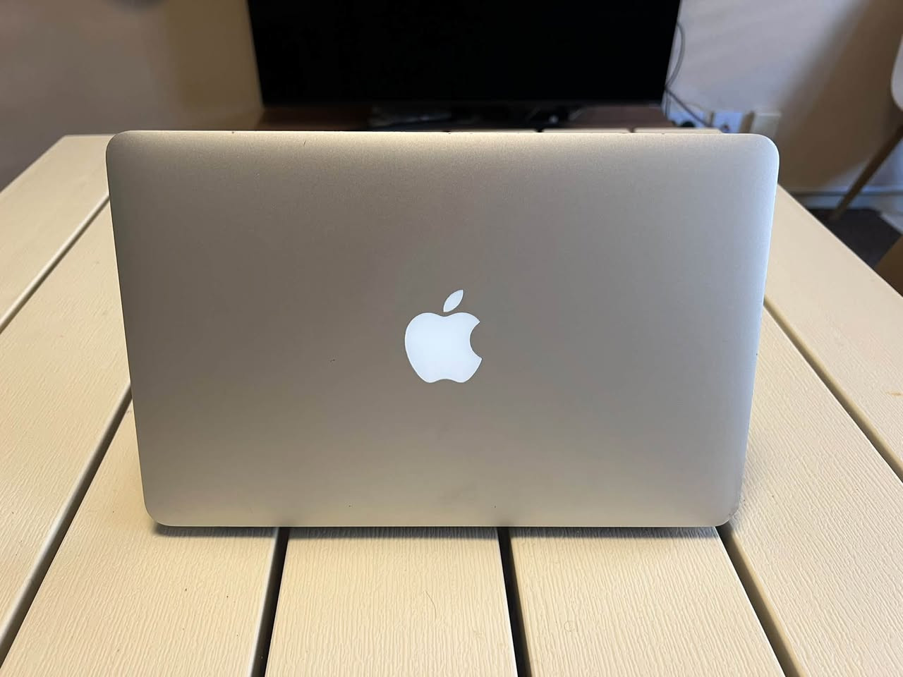 السلام عليكم 

لابتوب  Apple MacBook Air 
بروسيسور intel core i5 الجيل الرابع
رام 4GB
هارد   Toshiba 128GB mSATA SATA SSD
السعر  175  الف دينار
موبايل ***********

نص مكتوب في الصور:
- Settings Home Find a setting System Display Sound Notifications & actions Focus assist Power & sleep Battery Storage Tablet Projecting to this PC Shared experiences Type here to search About Your PC is monitored and protected. See details in Windows Security Installed RAM 4.00 GB DDR3 Processor Intel(R) Core(TM) i5-4250U CPU @ 1.30GHz 1.90 GHz Graphics Card 113 MB Intel(R) HD Graphics 5000 Storage 113 GB 35 GB of 113 GB used DESKTOP-OLJA8HH Rename this PC Device Specifications Copy Device Name DESKTOP-OLJA8HH Processor Intel(R) Core(TM) i5-4250U CPU @ 1.30GHz 1.90 GHz Installed RAM 4.00 GB Graphics Card Intel(R) HD Graphics 5000 (113 MB) Storage 113 GB SSD APPLE SSD SD0128F Device ID 60454E40-7C47-443E-95D2-403A8E5BDDED Related settings Change product key or upgrade your edition of Windows Read the Microsoft Software License Terms BitLocker settings Device Manager Remote desktop System protection Advanced settings Rename this PC (advanced) Get help Give feedback 1:07 AM 9/17/2026 صافی غالباً 29°C ENG
