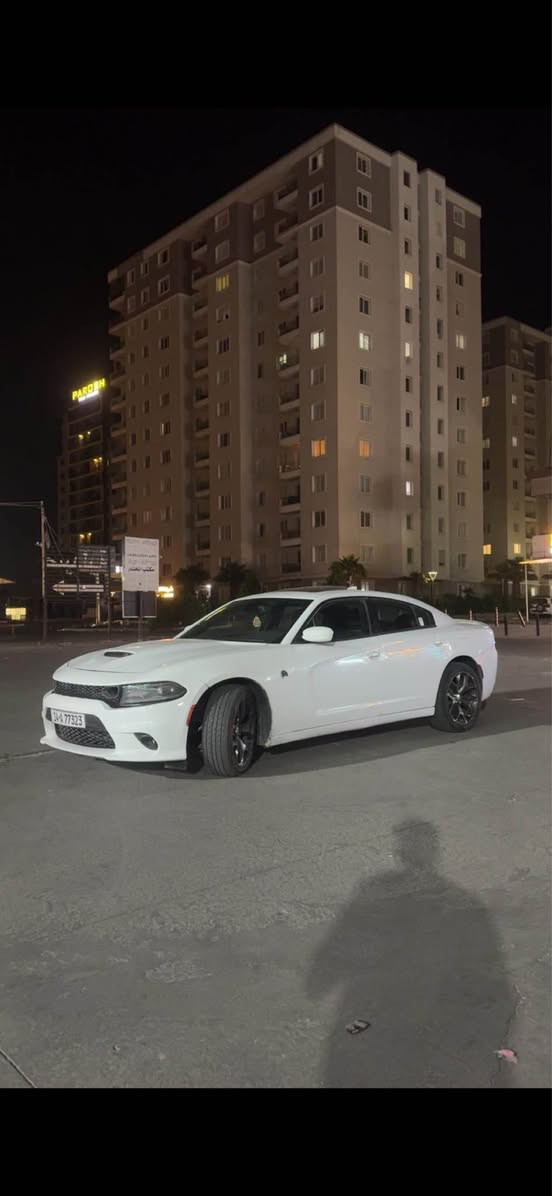 سياره فول فتحه كشنات جلد + تبريد 
لون ابيض رقم بصره بسمي تحول ثاني يوم 
فور ويل ومغلغ 
مكينه 6 
سعره 145 وبها مجال
رقمي *********** أربيل, العراق
