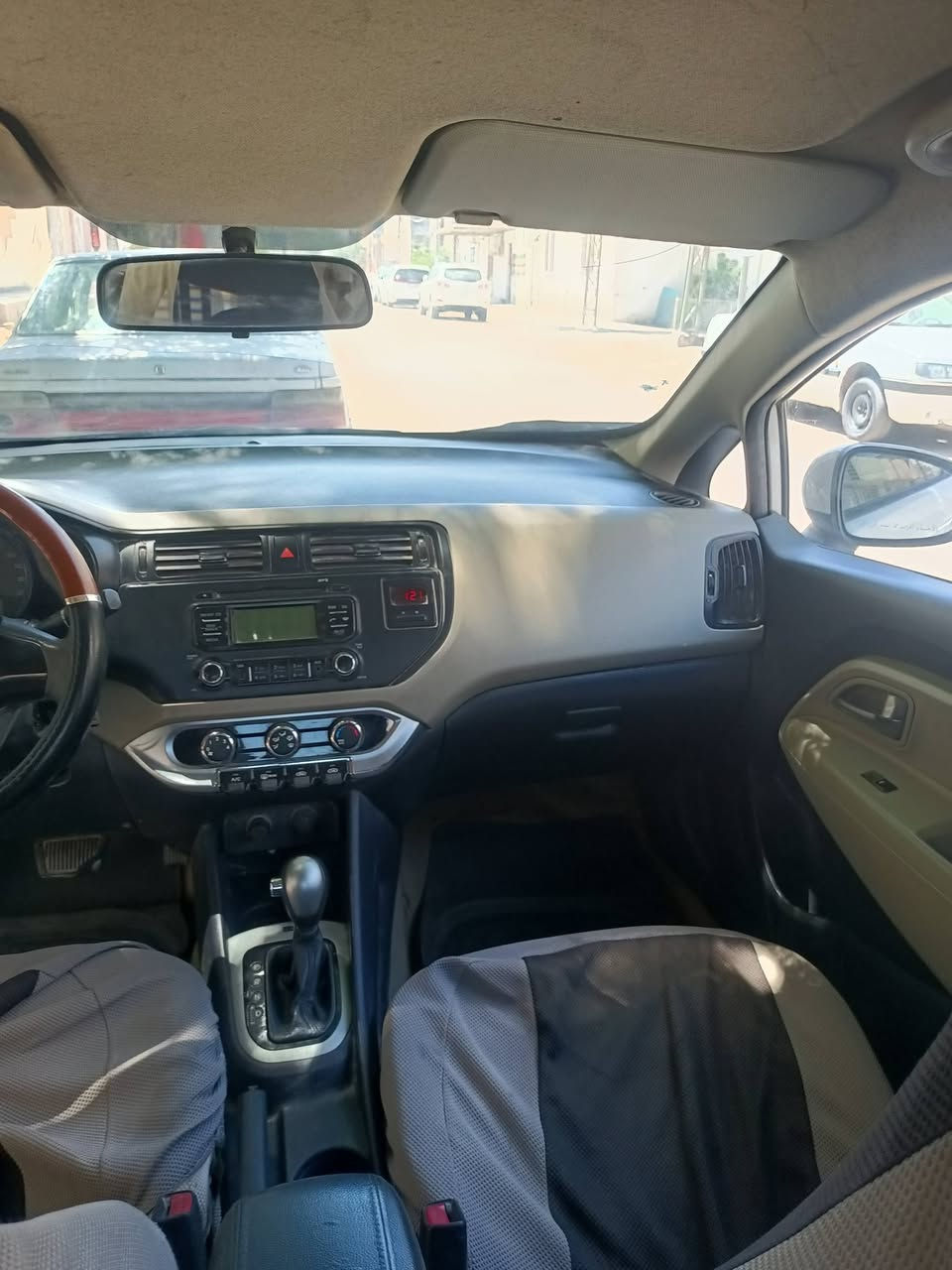 كيا ريو للبيع موديل ٢٠١٥مكينه خليجي ١٦٠٠ بيهه ٣قطع صبغ جاملغ خلفي وبيبان ٢جهة سايق السعر  ٧٧وبيهه مجال العنوان نجف تقاطع جامعه وفاء للاستفسار الاتصال عل رقم واتساب ***********
