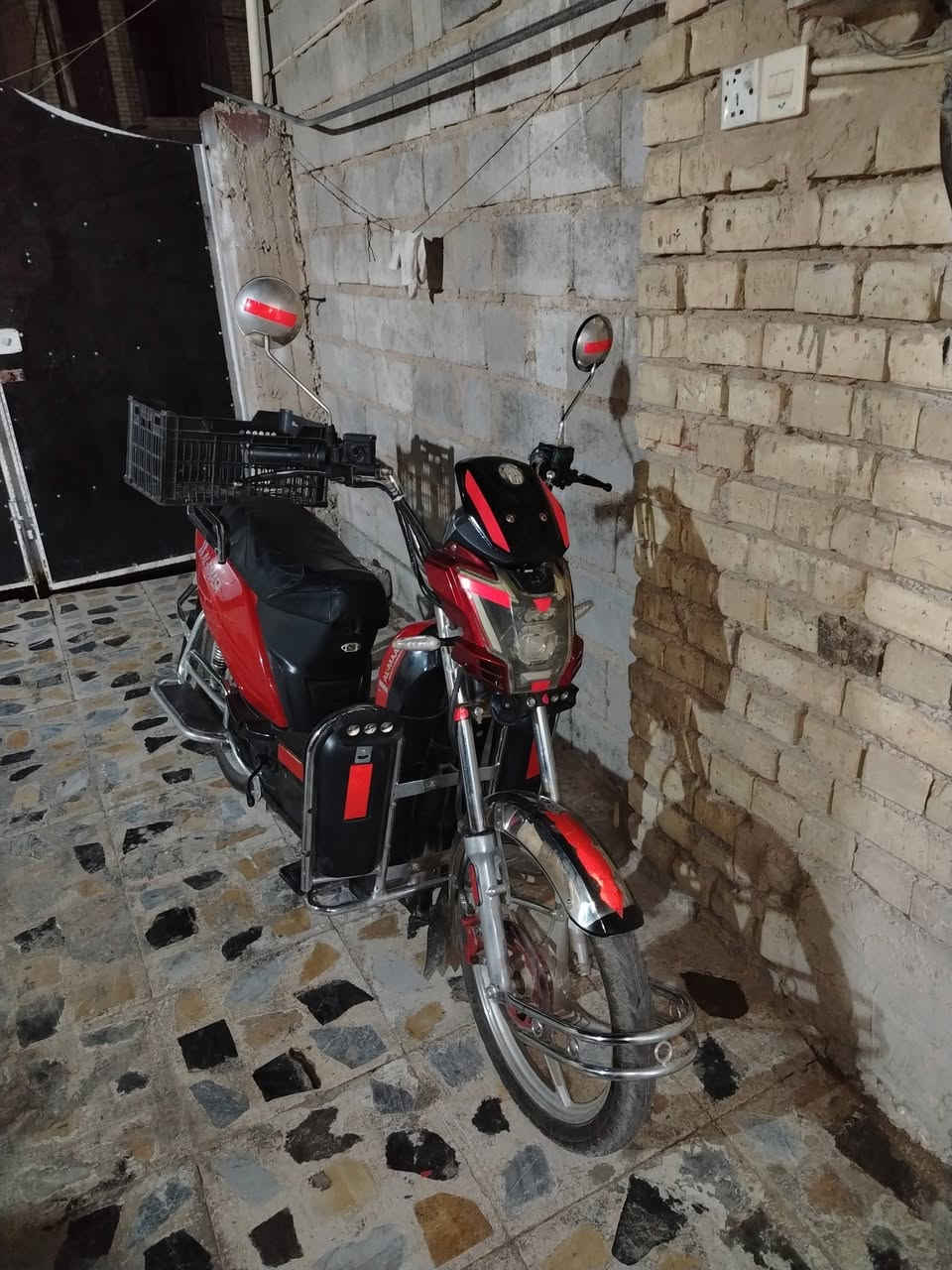 دراجه كهربائية • نضيفه • بطاريات ٩ ونص