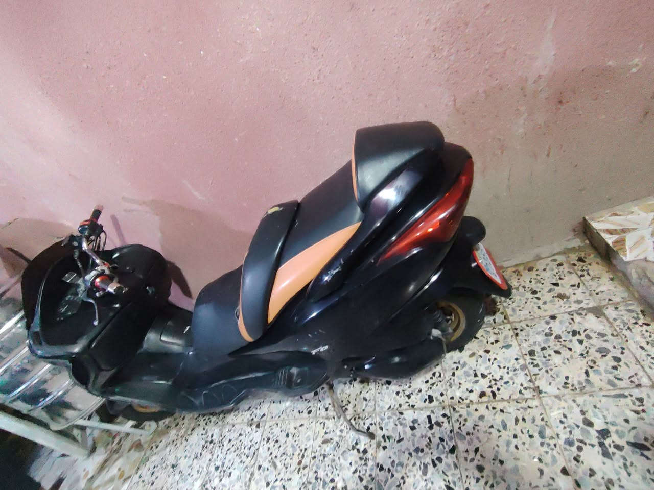 سلام عليكم فورزة 08 مكينه مضبوطه دراجه جاهزة لاتنقيص والا تبخير ولا حماوة الدراجه جديدة ماشه ٨٠ الف أوراق كامله كير ملغي جويتر مضبوط فيتبم نضيف ٦٥٠ وبيهة مجال قليل للشراي *********** مكاني بغداد زعفرانيه اربع شوارع
