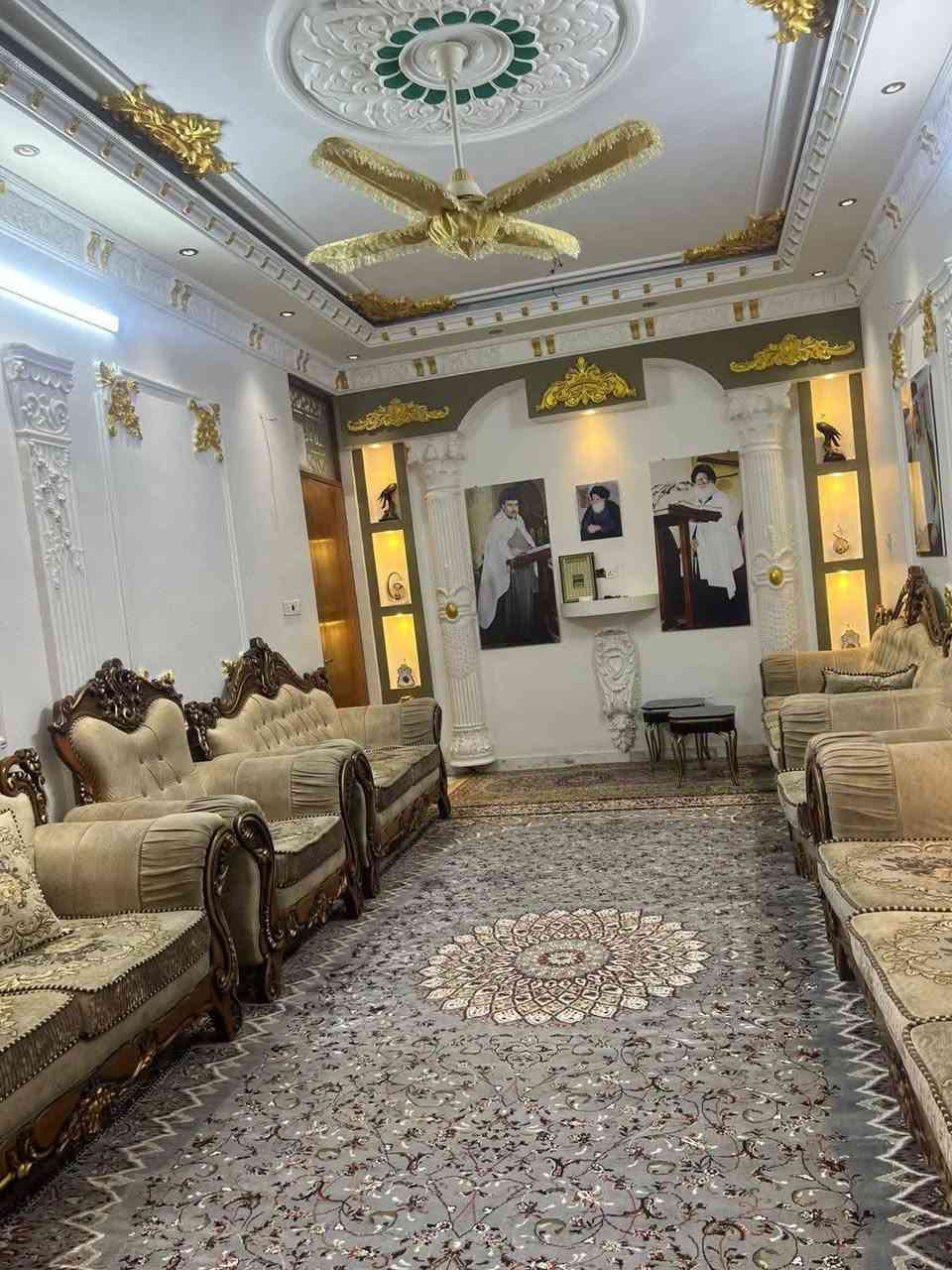 السلام عليكم بيت قطاع 72 المساحه 144 بيت كامل مواصفات قريب على ساحه يكون فرع تفاصيل البيت غرفه جوه واربع غرف فوق البيت ساحب عليه اسكان تريد انت تسدد الاسكان او اني اسدد الاسكان ماكو اي مشكله الاستفسار ***********
