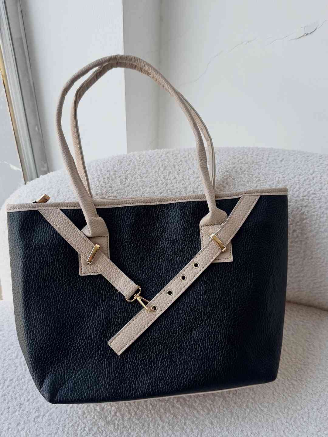 ⁨	⁨	سعر القطعة 10،000 الاف 
العرض 40cm ارتفاع 26cm 
العنوان النجف حي ميسان شارع البوريات مجمع ملوكة 
يوجد خدمة توصيل 
للحجز السريع واتساب ‪+964 786 066 1696‬
او دايركت⁩⁩
