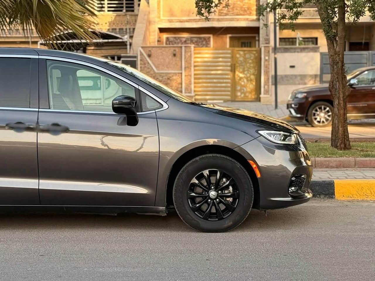 🚨 للبيع | كرايسلر باسيفيكا 2023 🔥
📍 الموقع: بغداد -حي القاهرة قرب اسلحة البرق
مزاد VIP CAR

✨ المواصفات:
🔹 تشغيل بصمة + تشغيل عن بعد
🔹 كشنات كهرباء
🔹 بيبان كهرباء + الجنطة كهرباء
🔹 شاشة + كاميرا خلفية
🔹 إنارة LED أمامية + بك لايت LED
🔹 داخل جلد فخم
🔹 رادار أمامي + نظام تحديد المسار
✅ الضرر موضح بالصور 
📏 ماشية: 61 ألف ميل

💰 السعر: 190 ورقة  🔥 بيها مجال

📞 للاستفسار: ***********

⸻

📢 يتوفر عرض السيارات للبيع في صفحتنا – وموديلات متعددة من الباسيفيكا وغيرها موجودة حالياً!
