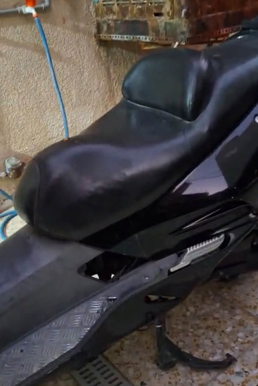 سلام عليكم فورزه 06 نظيفه كهربائيات كلها شغاله اشاير دبل شارع هورن عالي لايت ناصي عالي  مكينته مجفته قبل سبوع 
دراجة نمره سلف سعره :550 بيه مجال حك الجية للاسفسار***********
