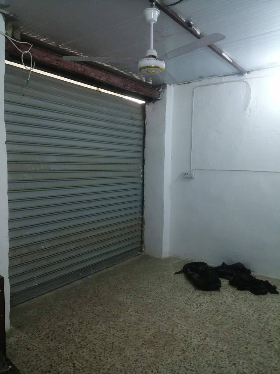 بيت بالحريه  بحي السلام مساحته 120  بي غرفه وصاله وطارمه وحديقه ومحل بي السعر 25 وبي مجال  أي استفسار خاص
