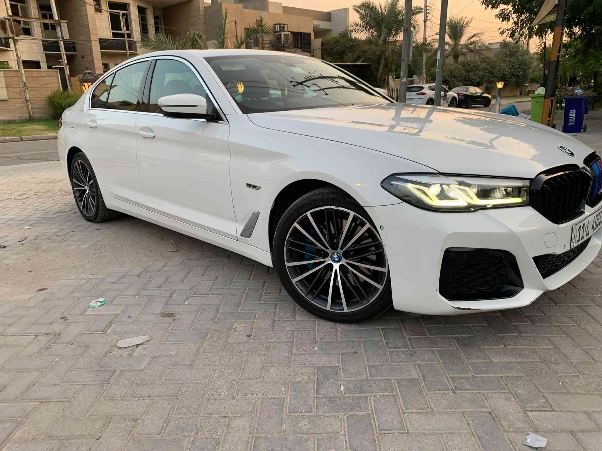 BMW 530e موديل 2023 بلكن
التفاصيل بالصور

نص مكتوب في الصور:
- Bmw 530e 2023 حادثه فقط جاملغ خلفي ماشيه 57000 ميل للبيع فقط موجوده بحي جامعه *********** 31.500$