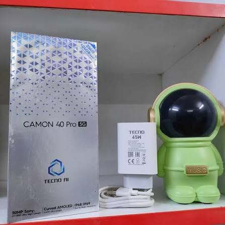 سلام عليكم الجهاز TECNO CAMON 40 Pro 5G. ذاكره 256. عشوايه 12+12 كامل مالحقات جديد سعر 350.بي مجال قليل  ***********ستفسار وتساب
