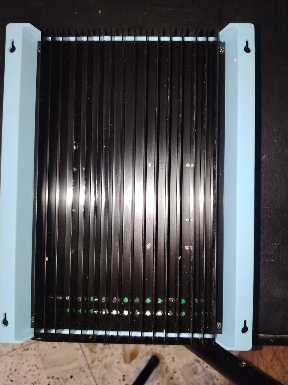 السلام عليكم
اخوان عندي هذآ جهاز من SOLAR شاحن بطاريات
150 A أريد ابيعه ادفعولي سعر زين ابيع 

رقم الهاتف ***********
