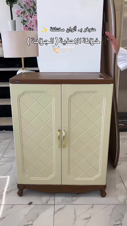 للحجز واتـس←*********** السعــر←49 ألف تخلص من الفوضى تنظيم بيتك يبدأ من المدخل! 🏠✨ #رفوف بلاستك بألوان مخـتلفه✨ ▪️ مقاومة للماء وسهلة التنظيف. ▪️ مساحة تخزين واسعة بـ 3 رفوف داخلية وقاعدة سفلية. ▪️ تصميم أنيق بأرجل ثابتة وبابين. اطلبها الآن وجدّد ترتيب بيتك! 📥📦 متعددة الأستخدام مع حماية من الغبار والأتربه -يوصلكم غير مركب  -التوصيـل🚛:بغداد5,000  المحافظات 6 آلاف  #جزامة #جزامةأحذية 

نص مكتوب في الصور:
- متوفر ب ألوان مختلفة ✨
- خزانة الاحذية ( الجرامة )
- 👏🤍🤍