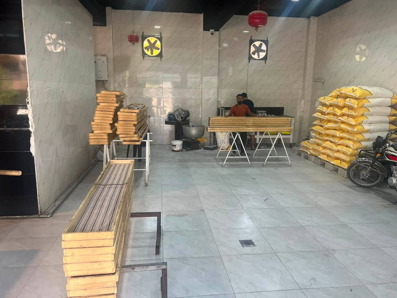 السلام عليكم الفرن معروض للبيع لعدم التفرغ المساحه 100 متر مربع  طابقين حي النجار الصعده باتجاه تقاطع الزنجلي او مول الربيع   

المراجعه مع وليد ابو زينب
 ‭***********‬ & ‭ ***********‬
