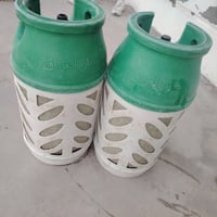 قناني بلاستك • للبيع