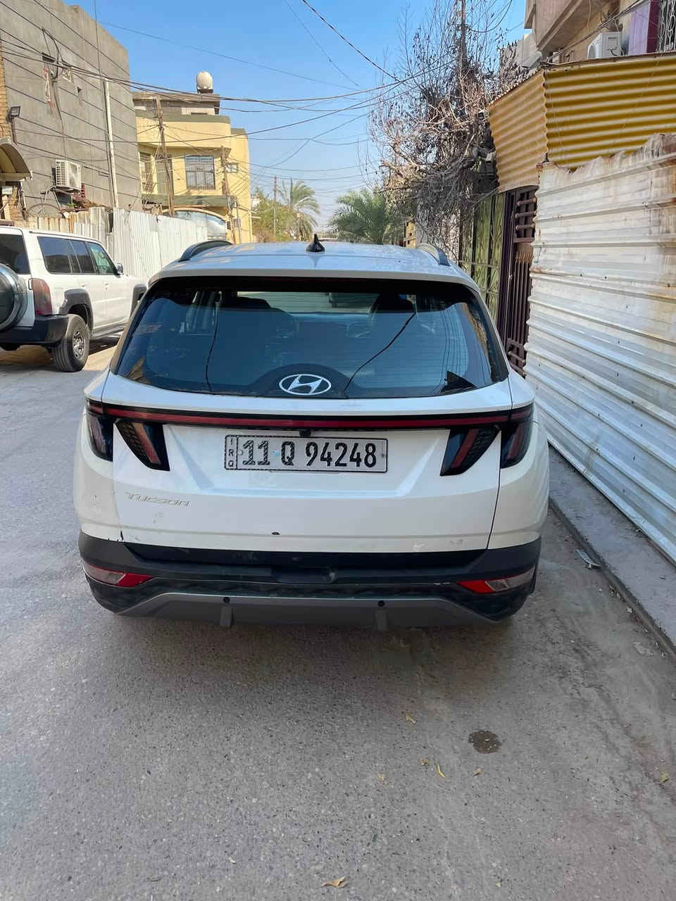 هونداي توكسان ٢٠٢٣ فول مواصفات ١/١
حادثها قبق جنطة فقط. بدون ايرباك بدون صبغ بدون تكحيل 
وبيها شوية بارد بل باب ورة الصدر على كد شبر  
مكينه وكير حدادية كهربائيات تبريد كفالة عامة 
السيارة جديدة بمعنى الكلمة. عليها دوشة جديدة تخم تاير جديد 

السعر ١٧٥ ورقة قفل 
كامرة دوارة 
رادار امامي
رادار خلفي / جانبي 
اوتو هولد 
قيادة ذاتية 
تحديد مسار 
شاشة الكبيرة 
نقاط عمياء 
اوتو ستوب 
هند بريك كهرباء 
مري شفط
كشنات تدفئة  وكهرباء 
تشغيل عن بعد 
فور ويل
هواي بيها مواصفات بعد  
بغداد / الامين الثانية 
***********
***********
