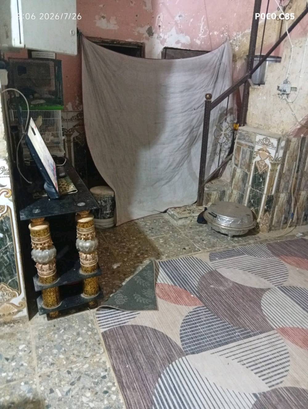 العنوان بغداد حي طارق الشيشان  شارع مدارس قرب مولدت علاوي الجعباوي. وحسينية بيت ابو الهيل   خلف المدارس الكرفانات 