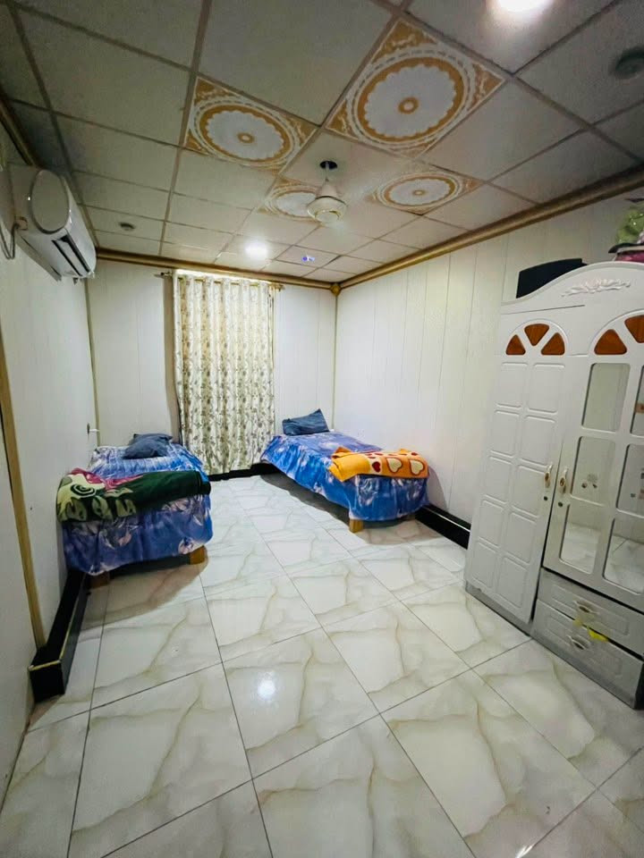 للبيع بيت 100 متر طابو صرف طابقين صب كونكريت شارع 10 مفتوح على التجاري الشريط موقع مميز ثاني بيت عن الشارع العام قطاع 76 بداية الشريط حي ميسان
يحتوي الطابق الاول على غرفة و صالة و مطبخ و استقبال و صحيات و الطابق الثاني غرفتين و صالة وصحيات السعر 112 وبي مجال للاستفسار اتصل ***********
