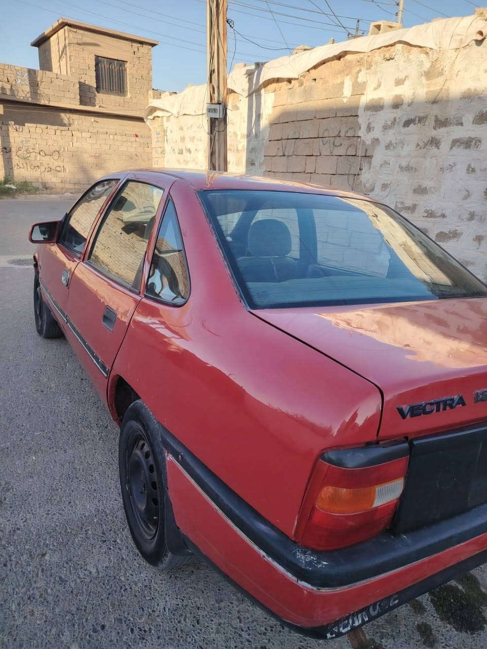 السلام عليكم
للبيع او مراوس 

اوبل فكترا 18
موديل90
محرك نضيف 
تايرات جدد 
باتري جديد 
كهربايات شغاله كلهن 
رقم صلاح الدين مشروع وطني 
سنويه 2026
سعر 35وبيها مجال 
رقم الهاتف ***********
مكان السياره الحويجه
