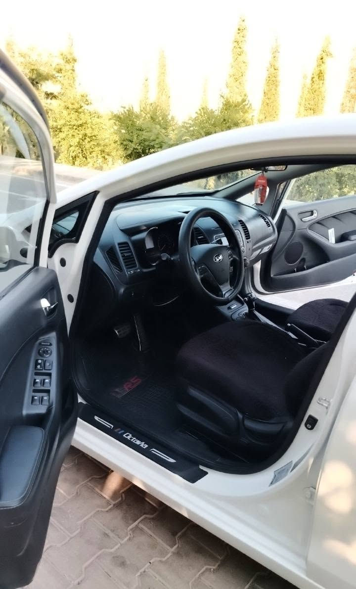 🚘 کیا سیراتۆ 2013  شکڵی تازە  خەلیجی 🚘
✅ مەکینەی 1.6L، پستن 4 
✅ 128,000 KM ڕۆیشتووە
✅ فول مواسەفات
✅ سڵاید 
✅ 5 ویل کرۆم
✅ حاسەی پێش و دوا
✅ ئاوێنەی کارەبایی
✅ 4 تایەی لۆک
✅ تەحدیدی خێرایی (Cruise Control)
✅ سووکانی ڤۆلیۆم و گێڕی سوکان 
✅ تەبرید مەرکەزی  (سارد و گەرم) بەشەرت
✅ مەکینە و گێڕی  نەکراونەتەوە
✅ کامل سێرڤیسی بۆ کراوە
🟢 تەنها ڕوبعێکی چەمەلەغی دواوە بۆیاغە، لەگەڵ یەک دەرگای دواوە گۆڕاوە بە بیلاد.
📍 شوێن: سلێمانی
📞 ***********
📞 *********** السليمانية, العراق
